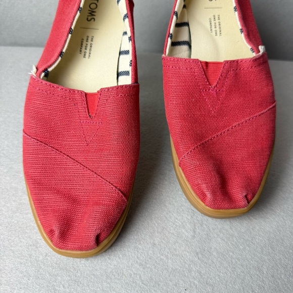 Tom’s Women’s Classic Red Wrap Style Slip In Comfort Flats Brown Sole size W7 - Picture 2 of 10